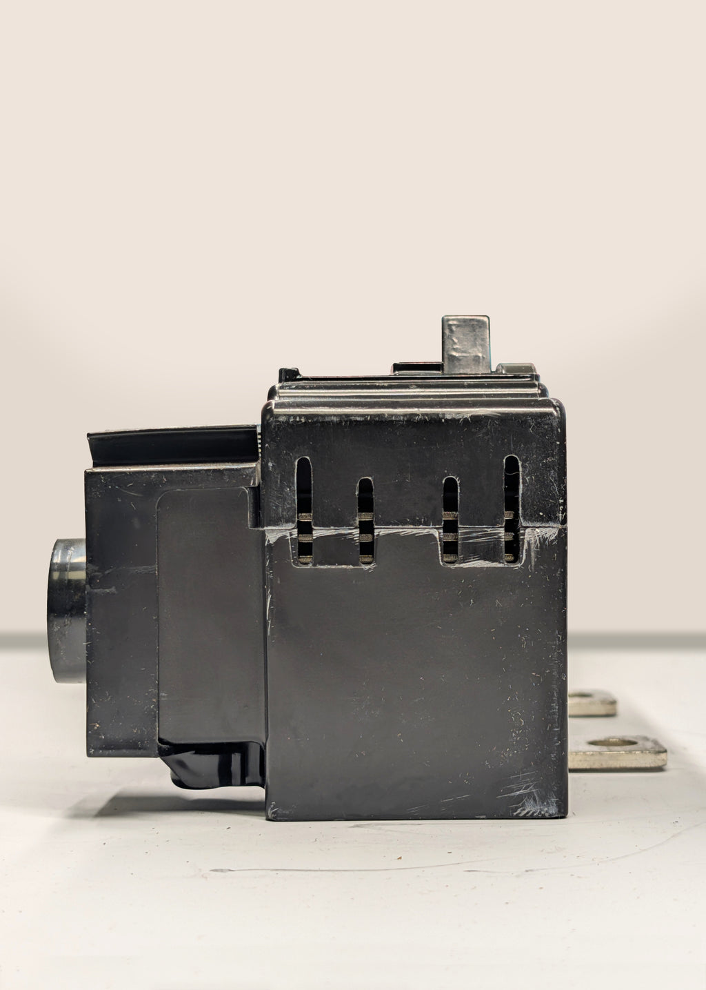 Siemens EQ8695 Main Circuit Breaker